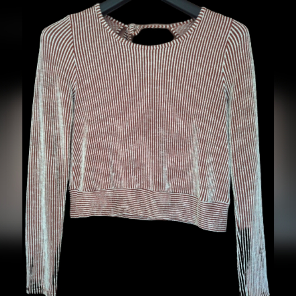 3/$20 - Caution to the Wind - Crop Top - M